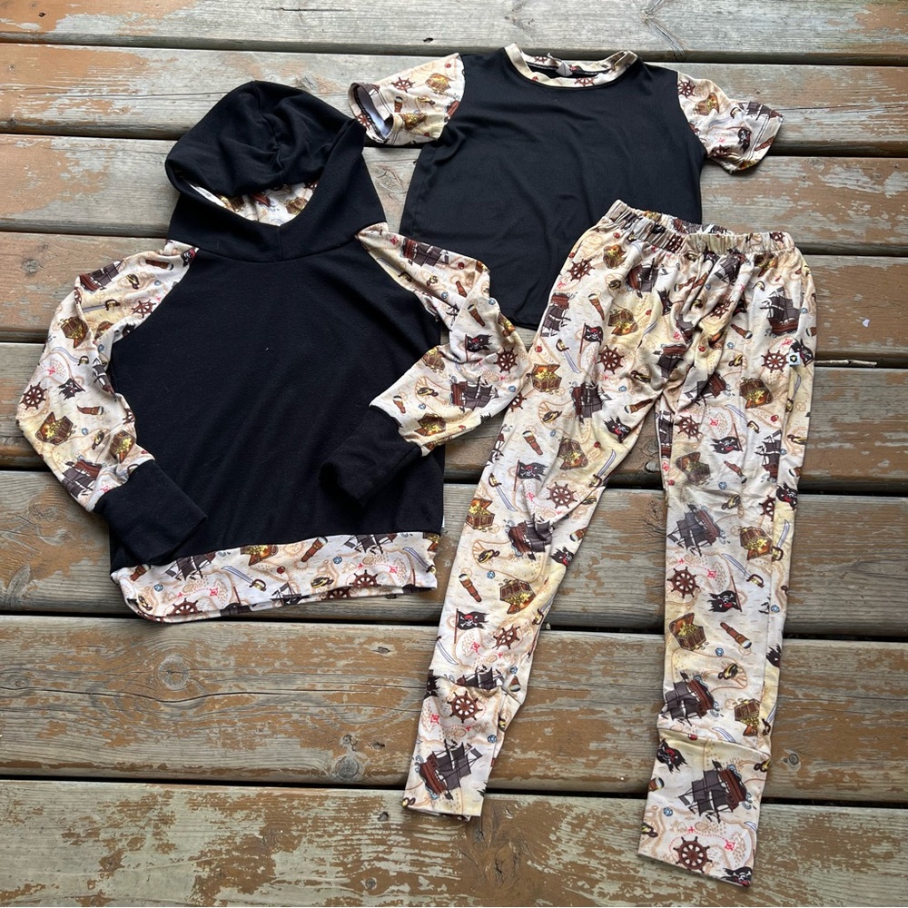 Bumblito 3 Piece Matching Pirate Print Set - Joggers, Hoodie & Tee - Size 5/6Y
